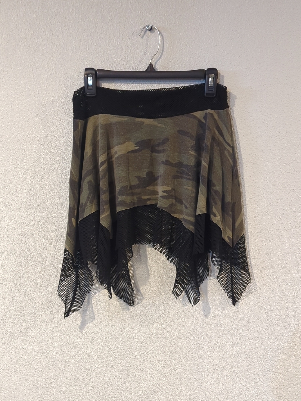 Wetseal Camo Asymmetrical Mesh Hem Women's Skirt - Olive Green Size Medium